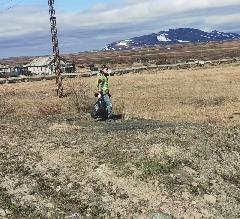 В Угольных Копях продолжается уборка территории.