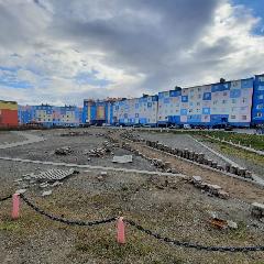 В посёлке Угольные Копи начали работы по обустройству двух детских площадок