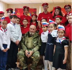 В Центре образования села Ваеги прошёл Урок мужества при участии героя Специальной военной операции