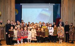 В Угольных Копях презентовали сборник стихов «В сердце севера»  